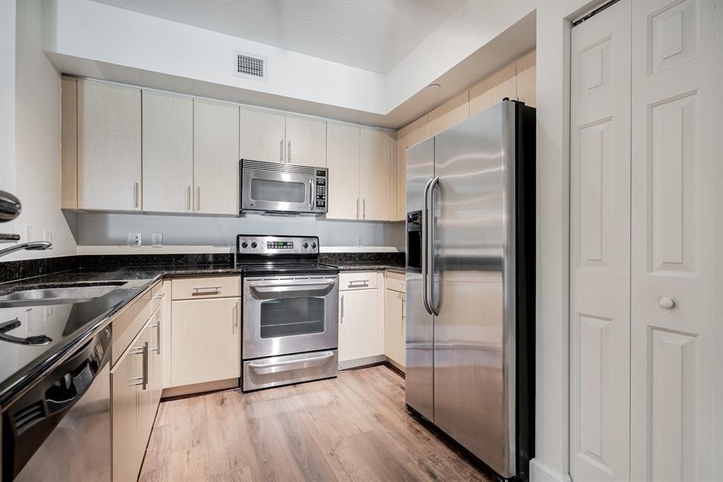 2421 Ne 65th Street - Photo 10