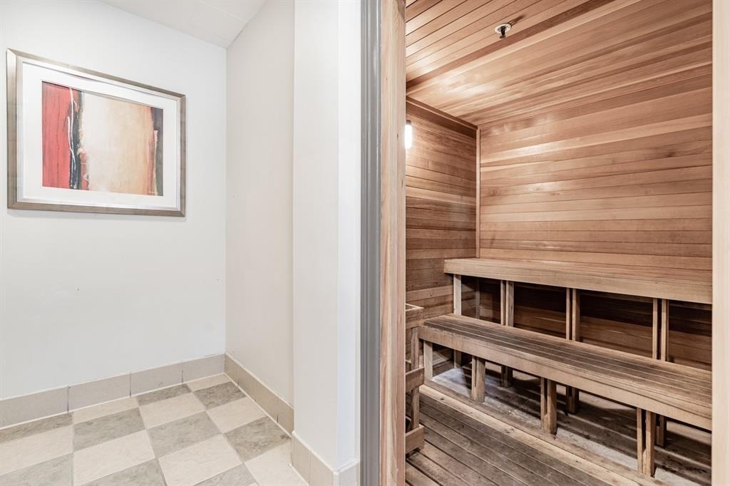 2421 Ne 65th Street - Photo 30