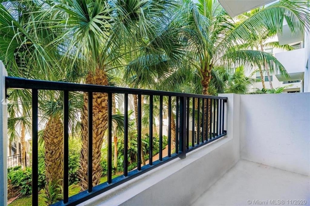 2421 Ne 65th Street - Photo 24