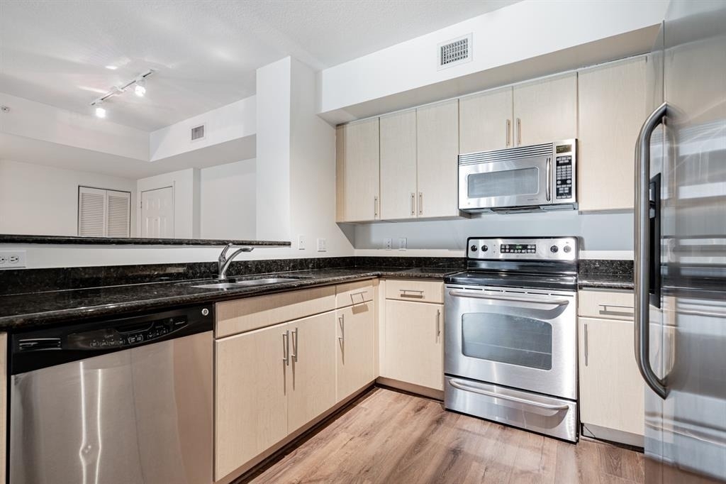 2421 Ne 65th Street - Photo 9