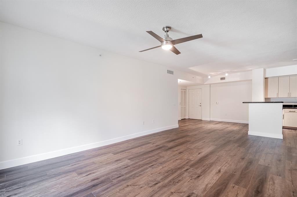 2421 Ne 65th Street - Photo 5