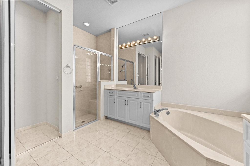 6823 Fabiano Circle - Photo 30