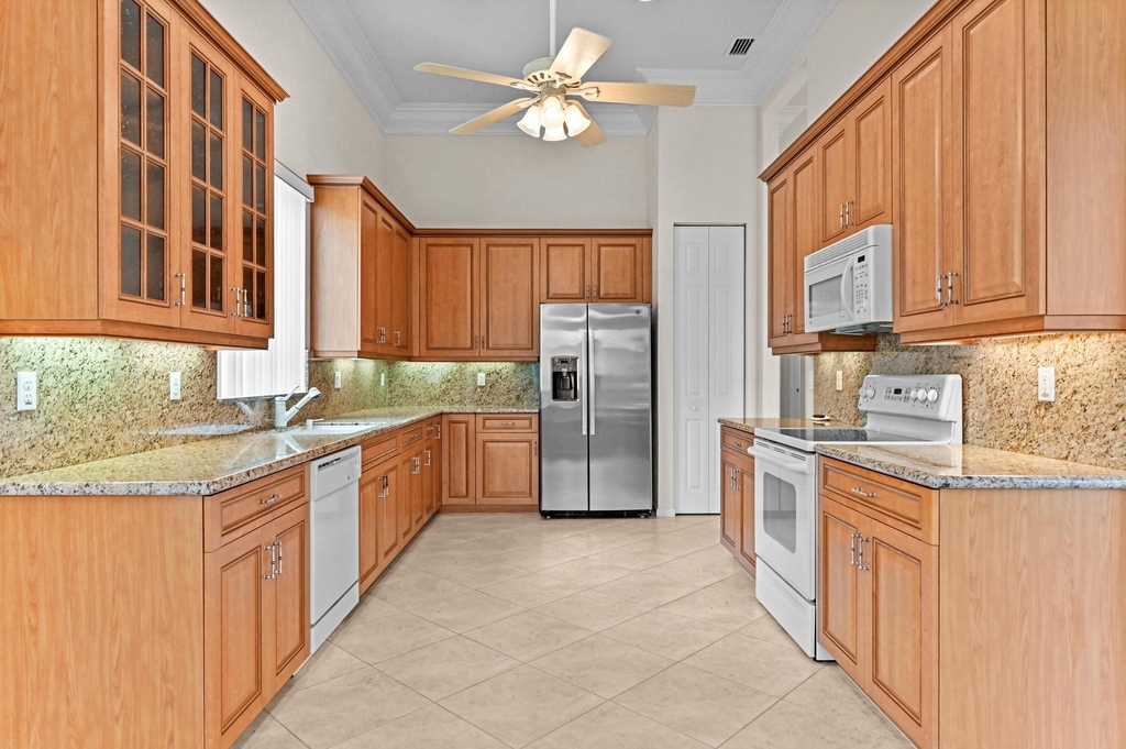 6823 Fabiano Circle - Photo 22