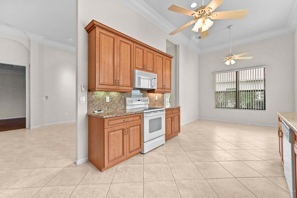 6823 Fabiano Circle - Photo 21
