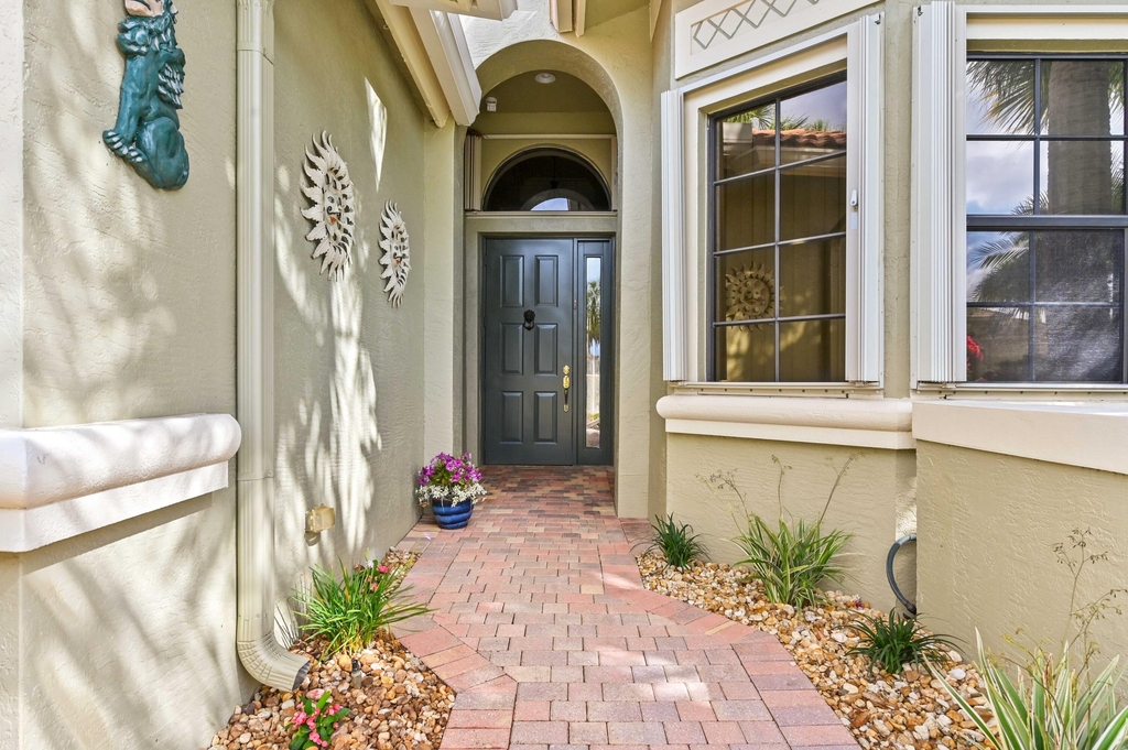 6823 Fabiano Circle - Photo 2