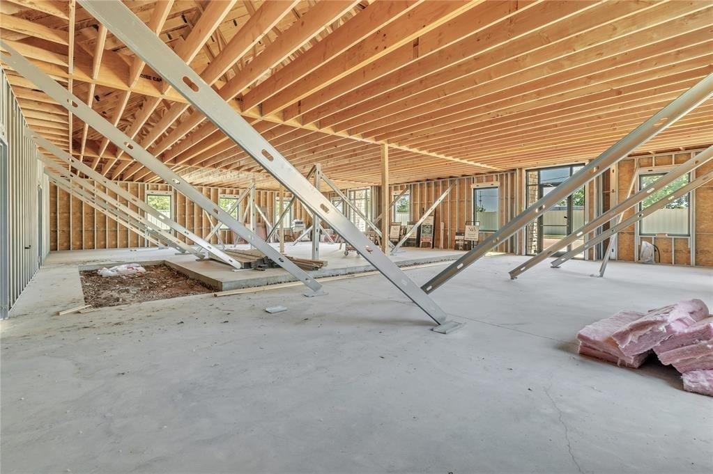 207 E Memorial Road - Photo 7
