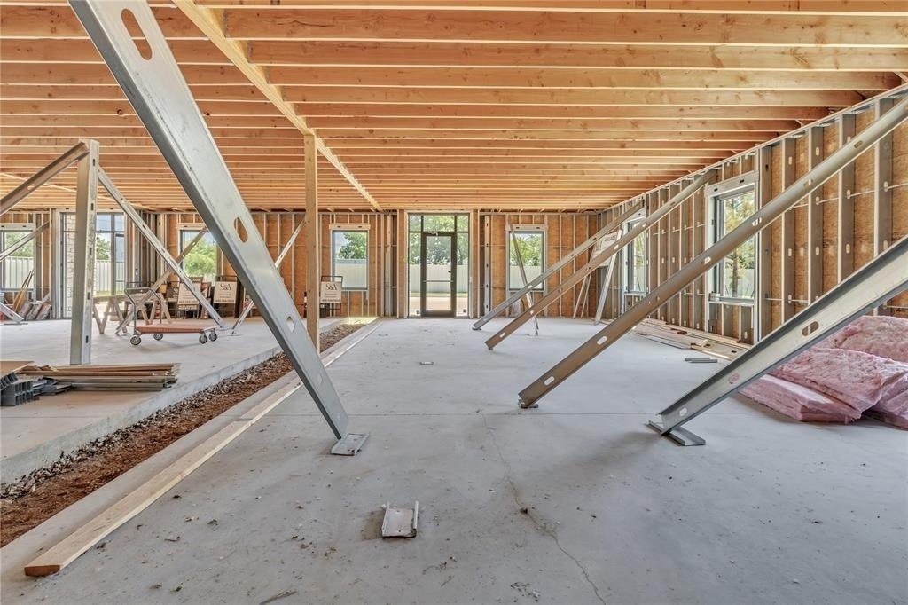 207 E Memorial Road - Photo 8