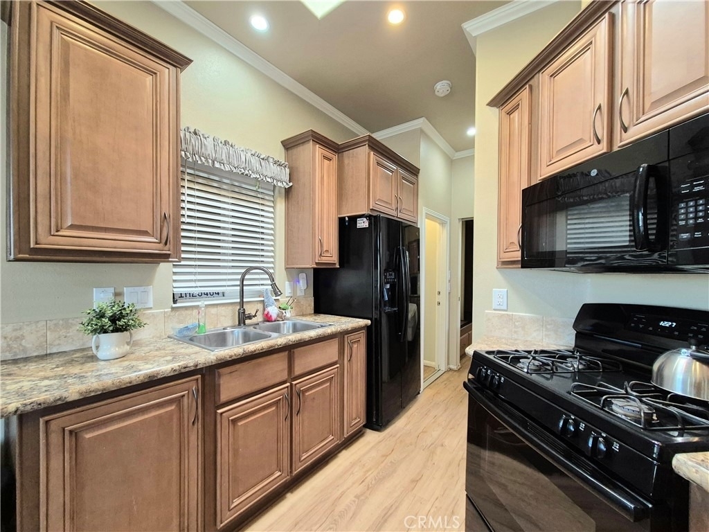 1382 Western - Photo 10