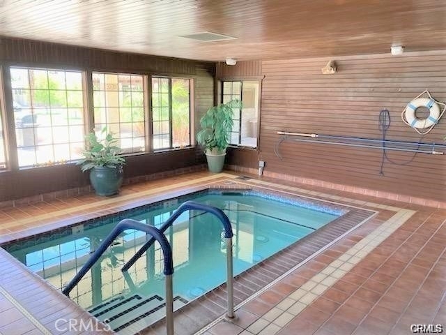 1382 Western - Photo 2