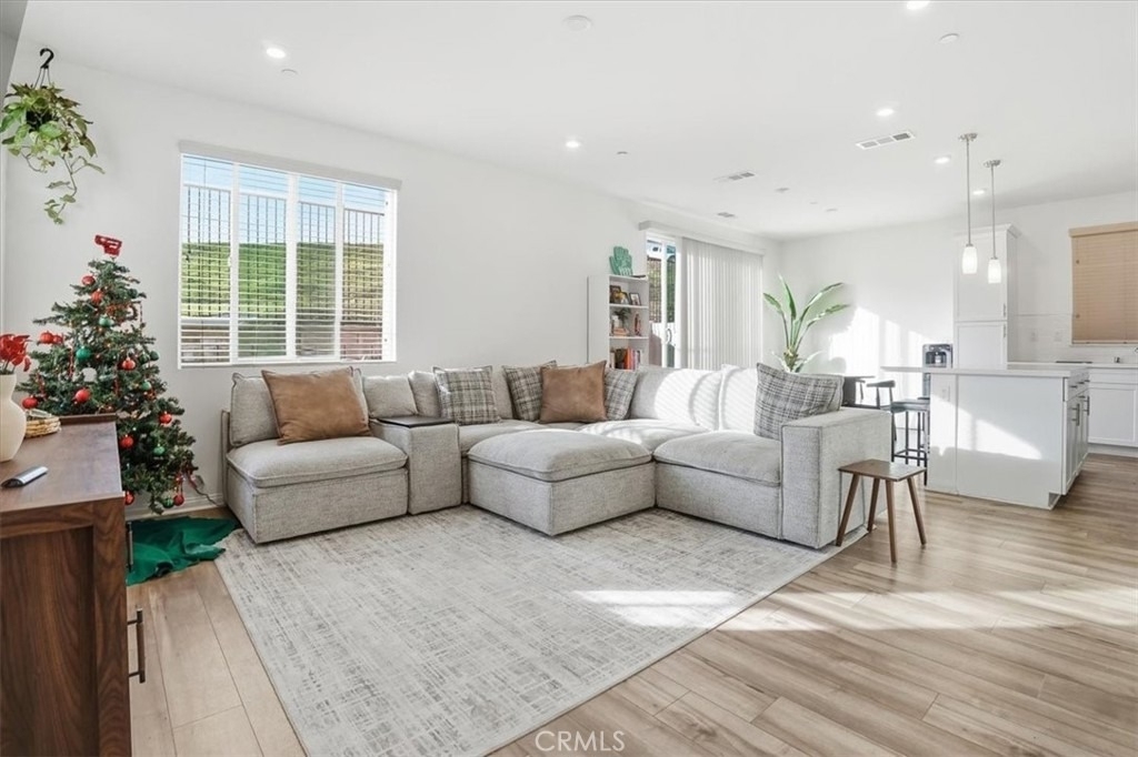 556 Enzo Street - Photo 7