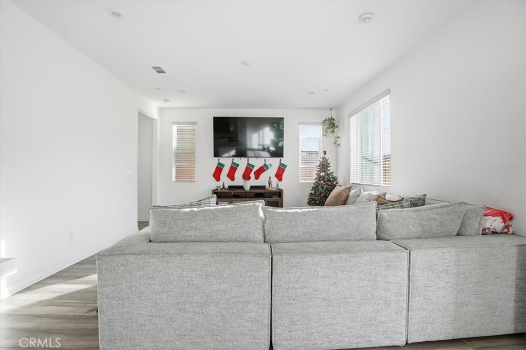 556 Enzo Street - Photo 6