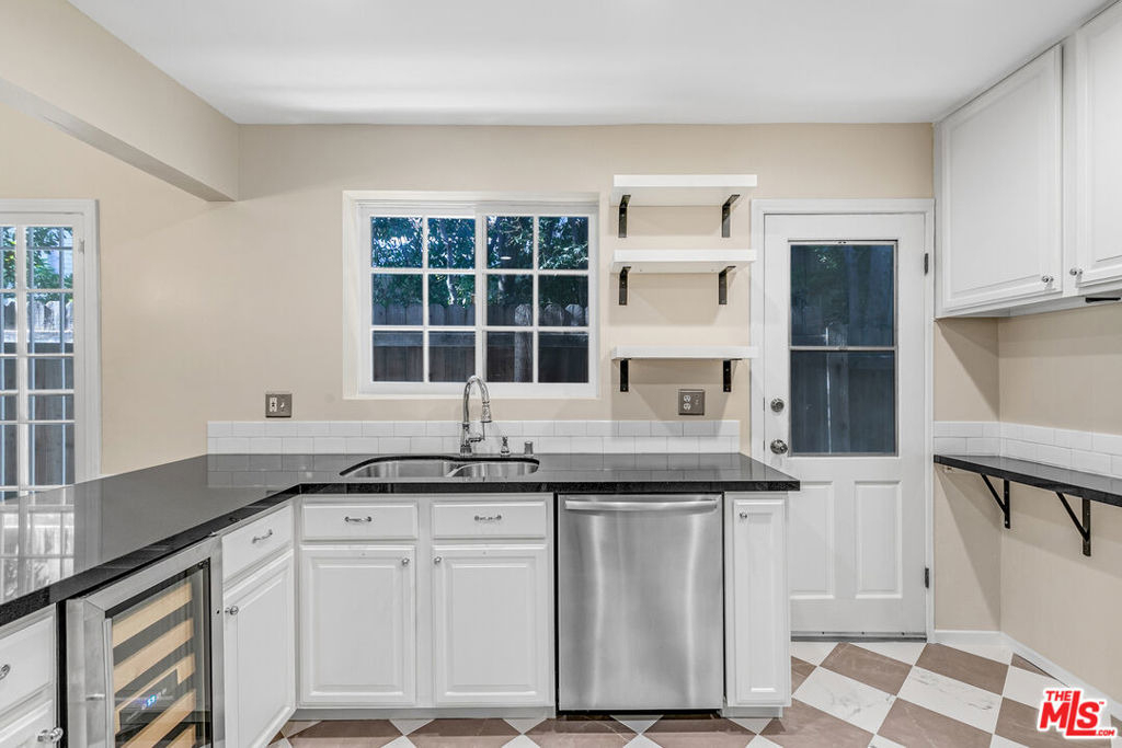 6053 Scenic Avenue - Photo 18
