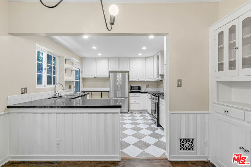 6053 Scenic Avenue - Photo 12