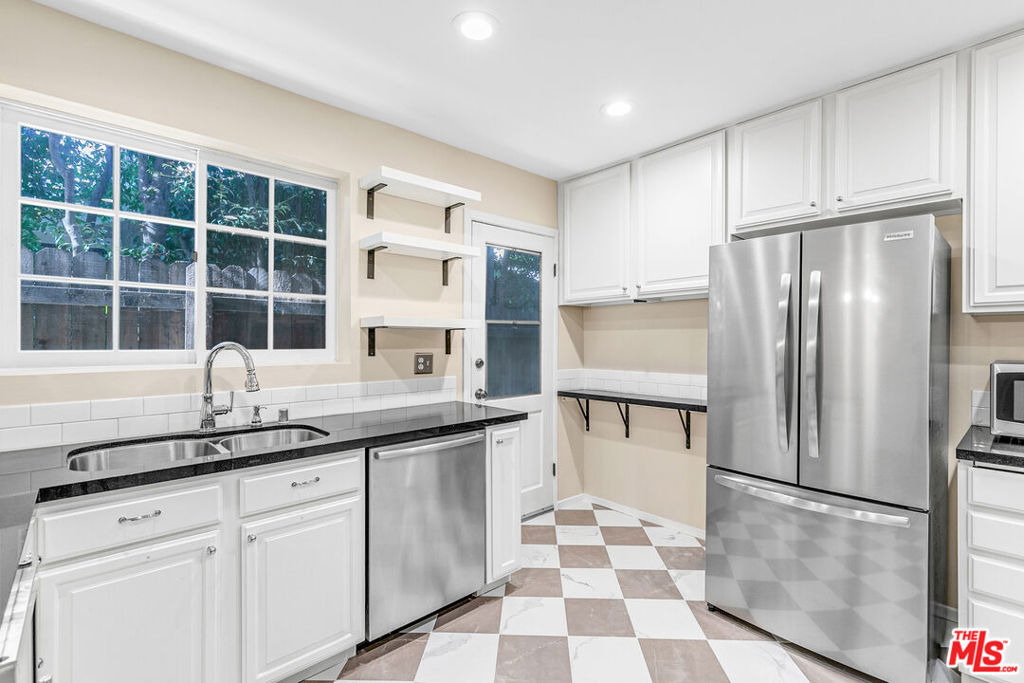 6053 Scenic Avenue - Photo 13