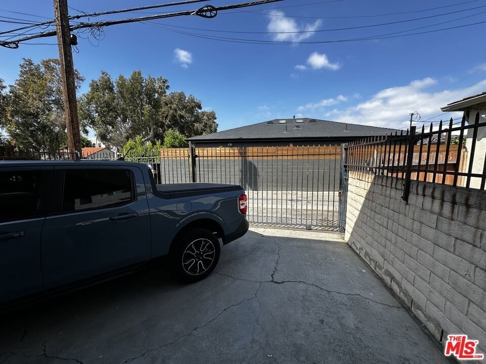 12779 Venice Boulevard - Photo 20