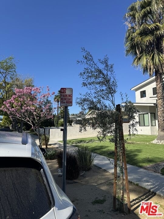 446 N California Street - Photo 2