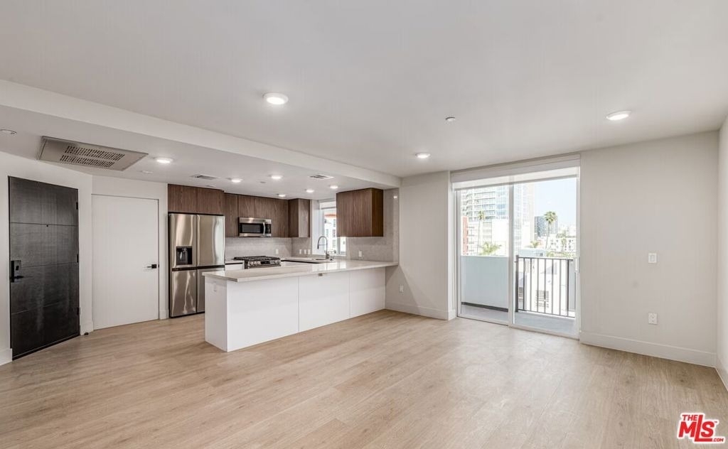 707 S Berendo Street - Photo 3