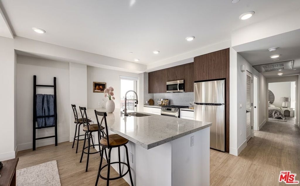 707 S Berendo Street - Photo 4