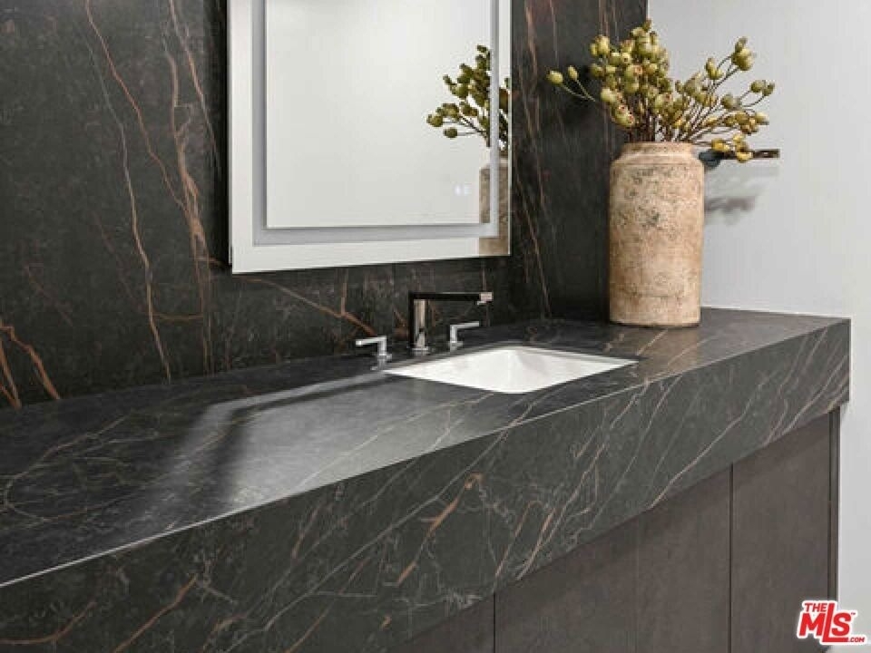 350 N Palm Drive - Photo 11
