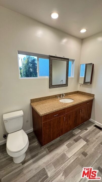 15360 Wyandotte Street - Photo 10