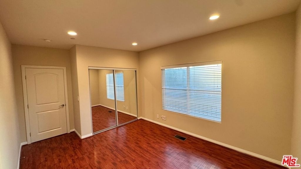 15360 Wyandotte Street - Photo 14
