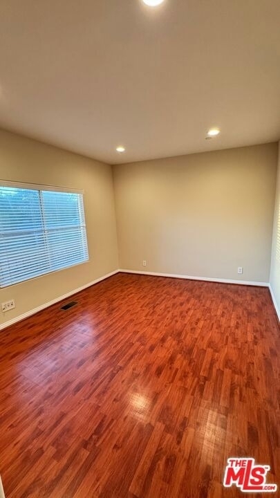 15360 Wyandotte Street - Photo 13
