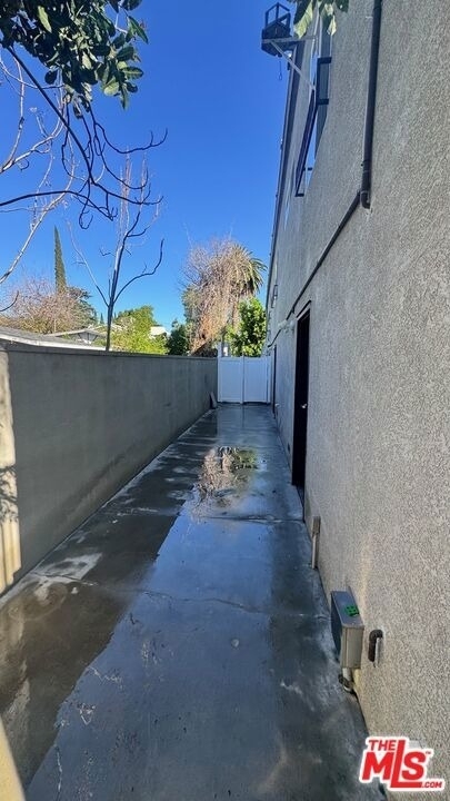 15360 Wyandotte Street - Photo 4