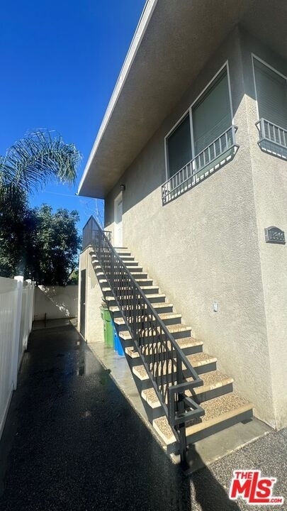 15360 Wyandotte Street - Photo 2