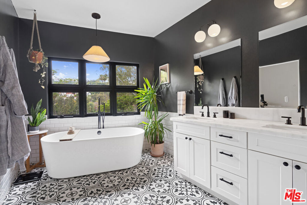 2065 Watsonia Terrace - Photo 17