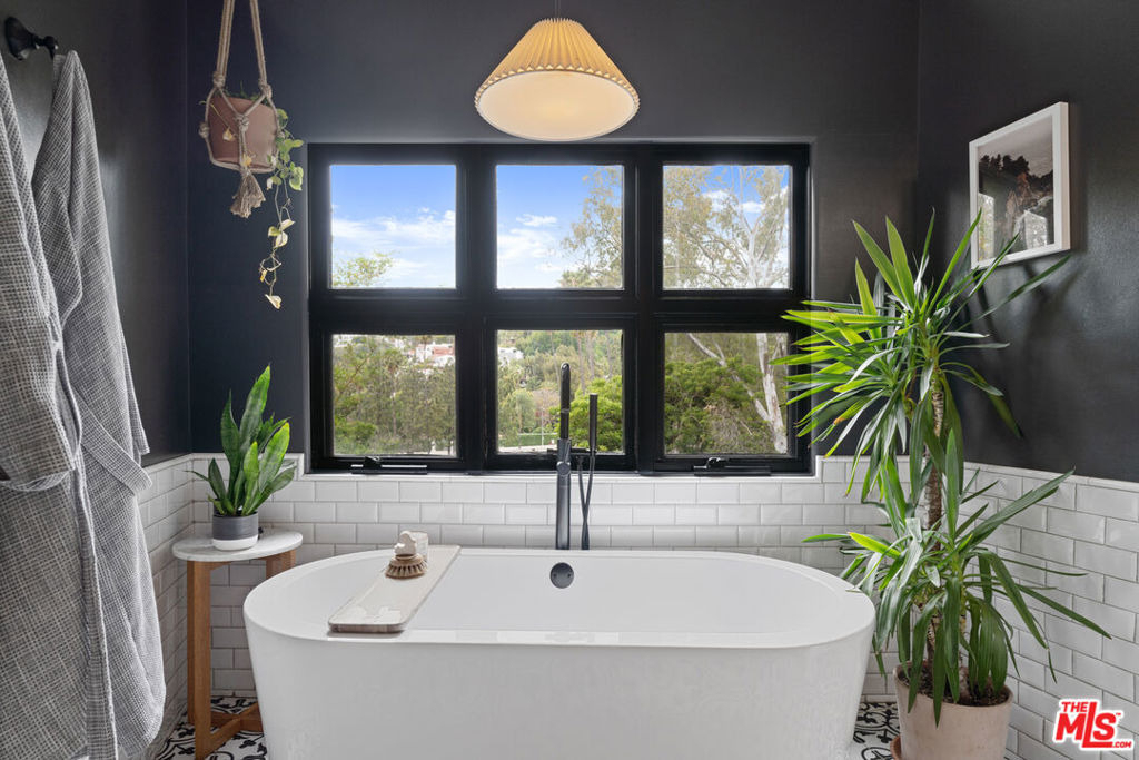 2065 Watsonia Terrace - Photo 3