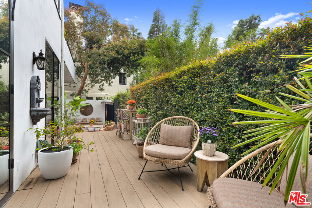 2065 Watsonia Terrace - Photo 25