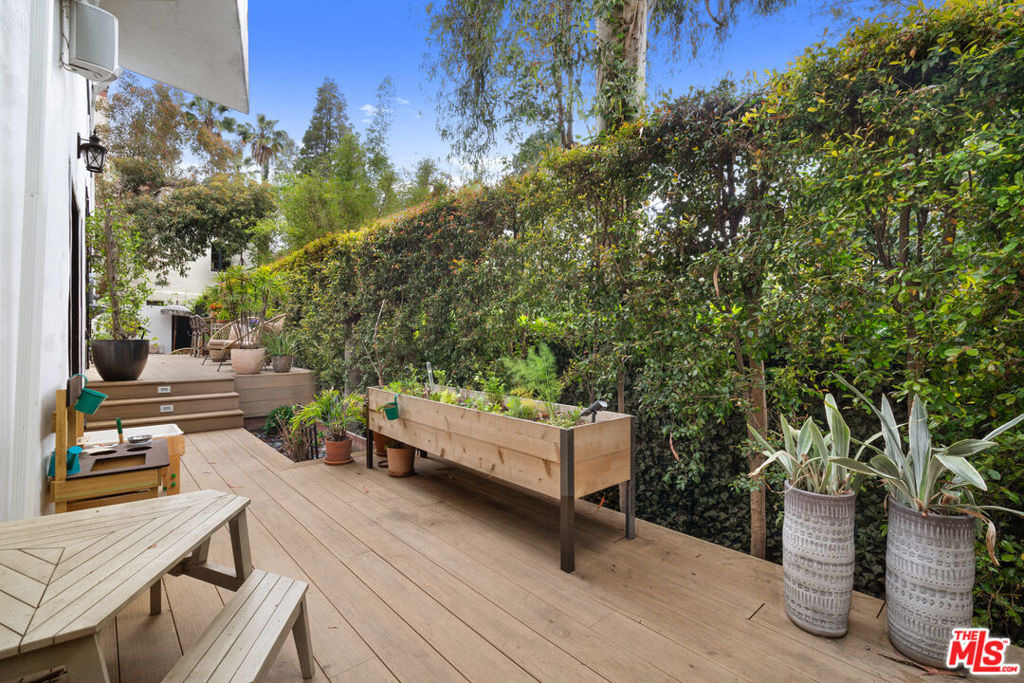 2065 Watsonia Terrace - Photo 28