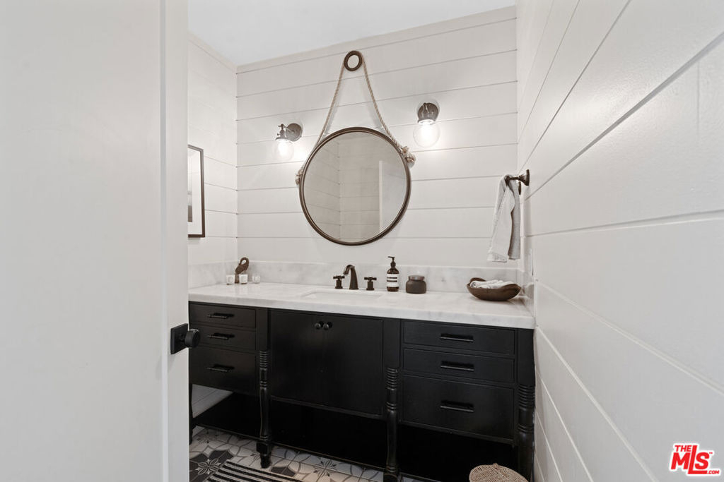 2065 Watsonia Terrace - Photo 11