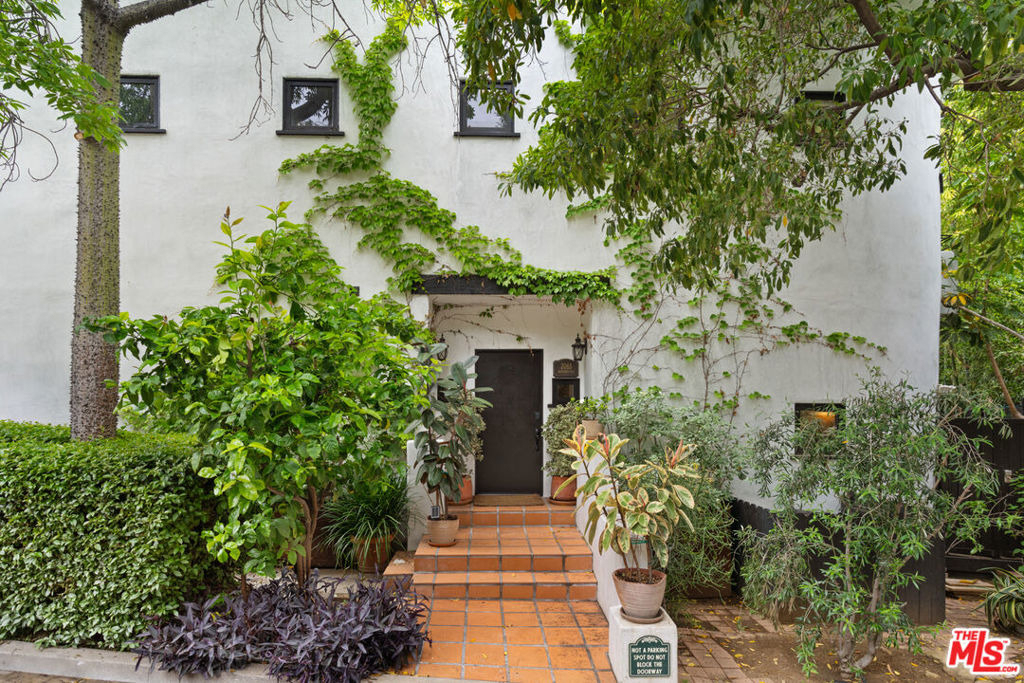 2065 Watsonia Terrace - Photo 5
