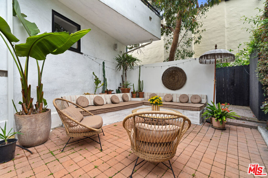 2065 Watsonia Terrace - Photo 22