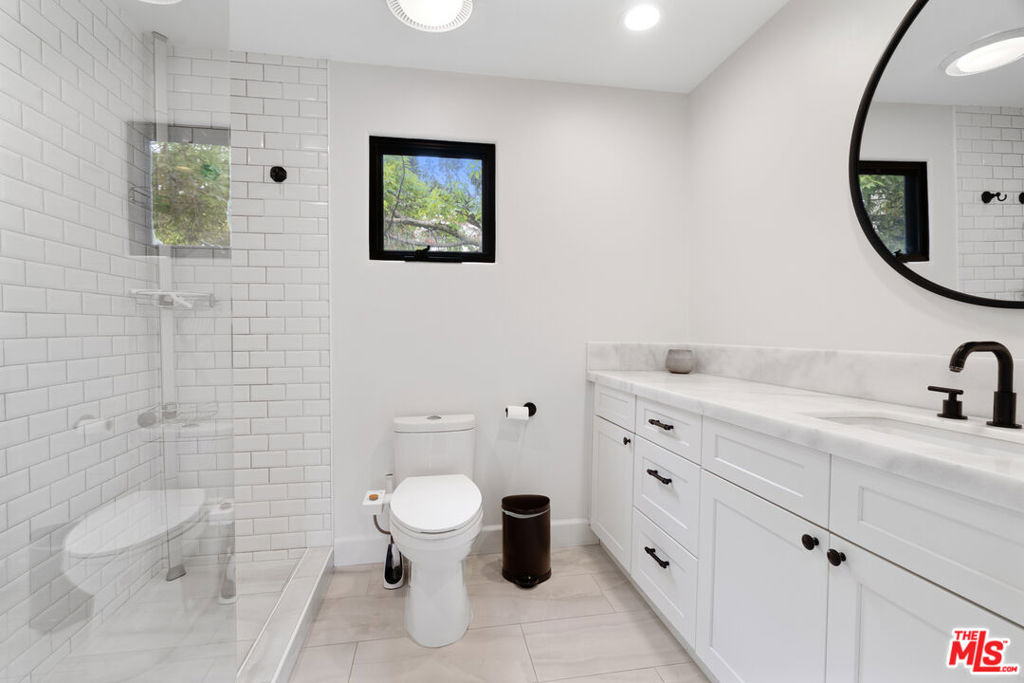 2065 Watsonia Terrace - Photo 20