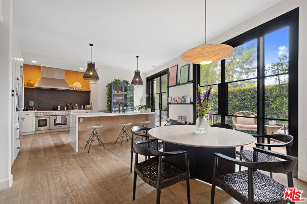 2065 Watsonia Terrace - Photo 0