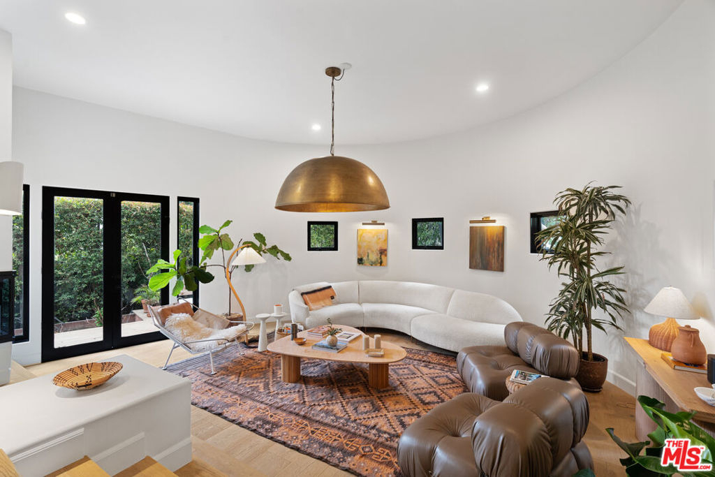 2065 Watsonia Terrace - Photo 2