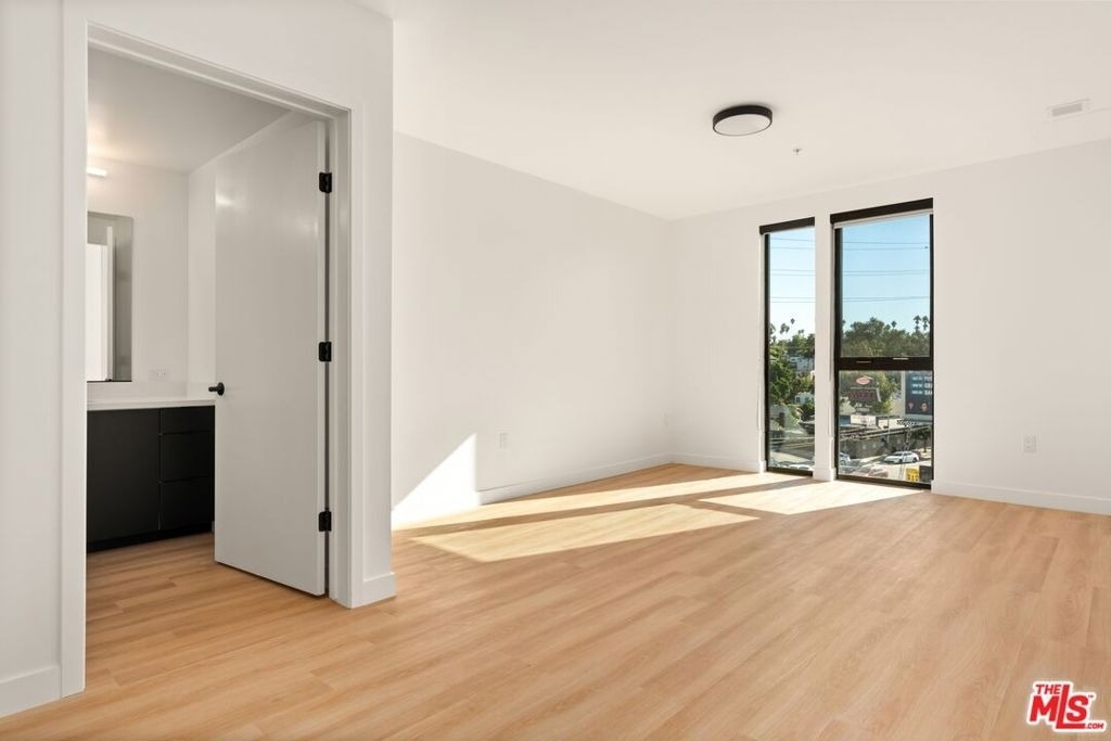 3004 W Sunset Boulevard - Photo 8