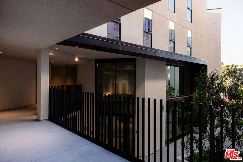 3004 W Sunset Boulevard - Photo 1