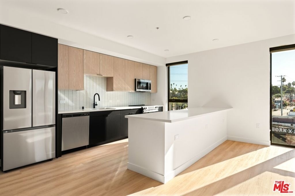 3004 W Sunset Boulevard - Photo 6
