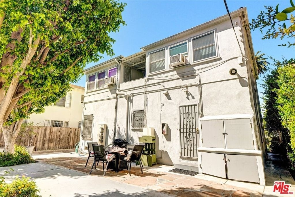 142 N Hamilton Drive - Photo 7