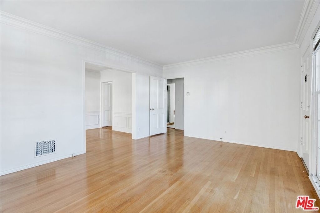 142 N Hamilton Drive - Photo 1