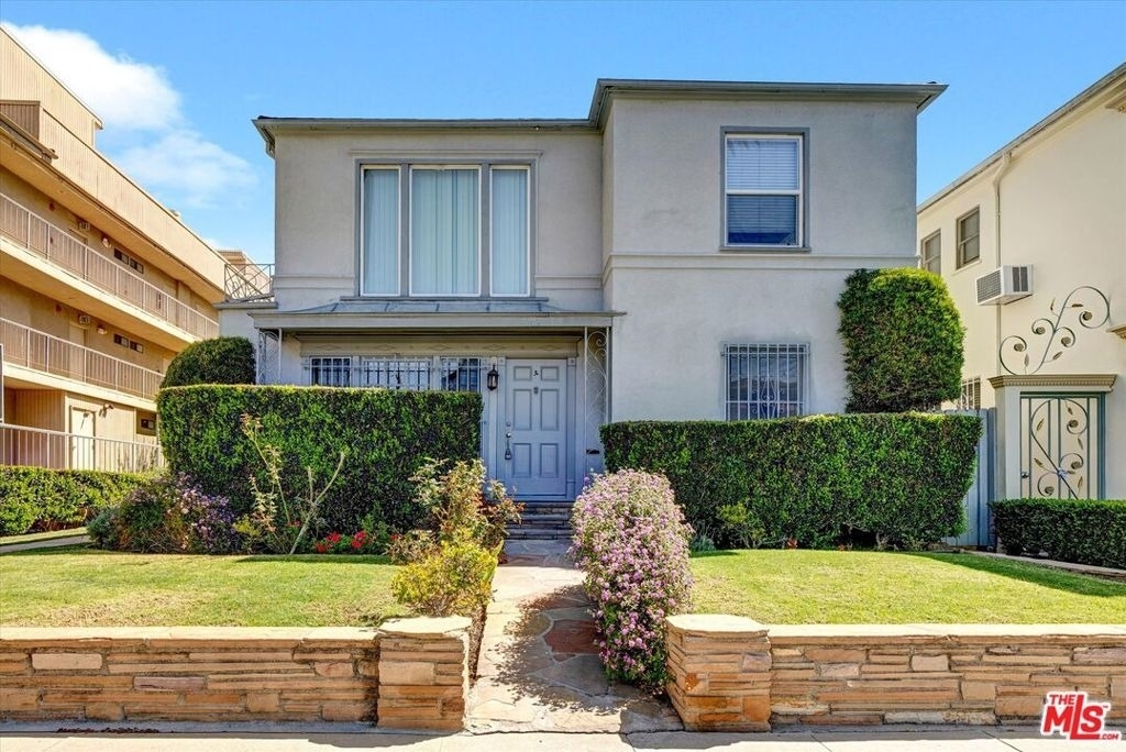 142 N Hamilton Drive - Photo 6