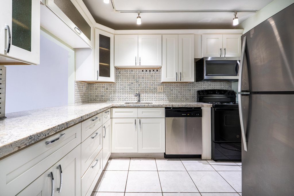 2200 E Hallandale Beach Boulevard - Photo 13