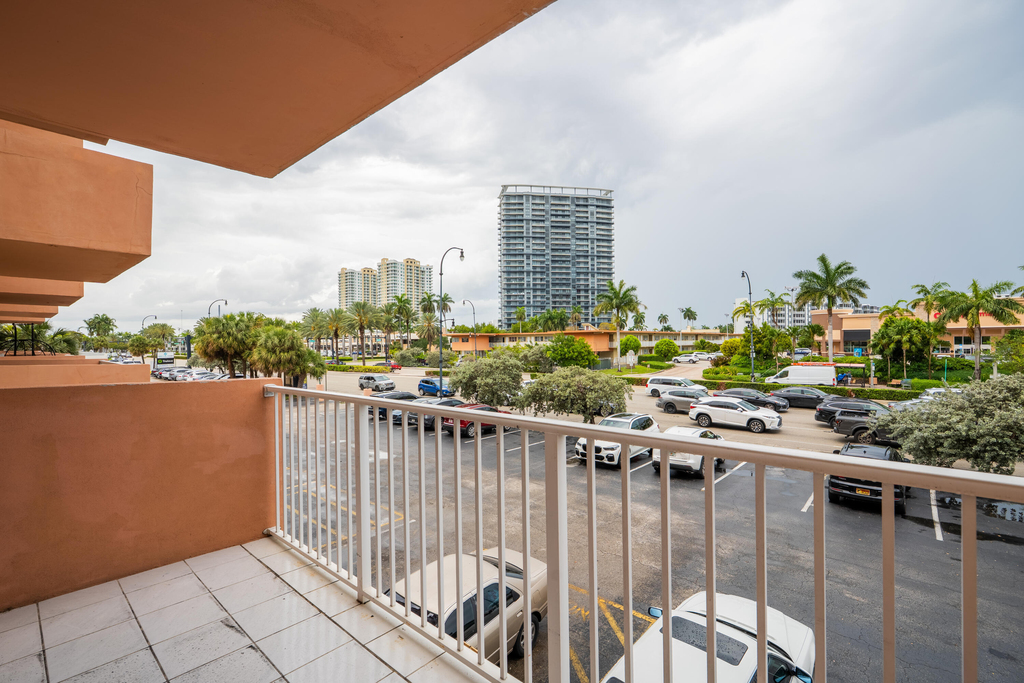 2200 E Hallandale Beach Boulevard - Photo 10
