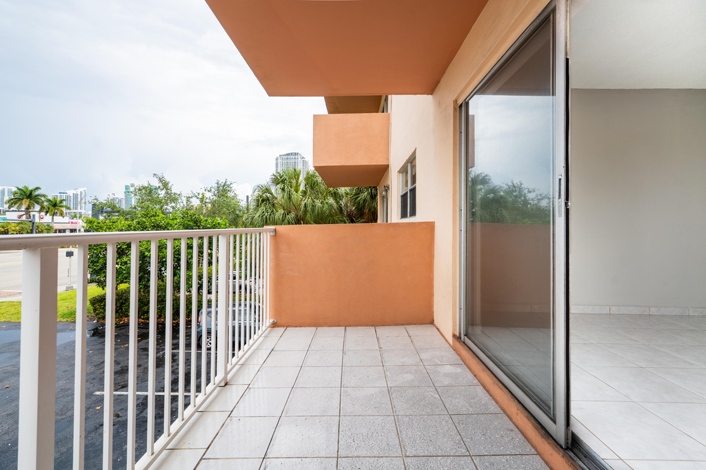 2200 E Hallandale Beach Boulevard - Photo 11