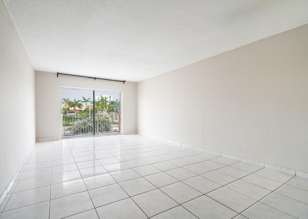 2200 E Hallandale Beach Boulevard - Photo 24