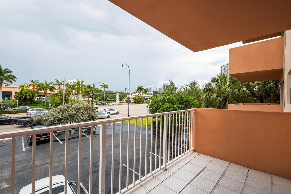 2200 E Hallandale Beach Boulevard - Photo 9