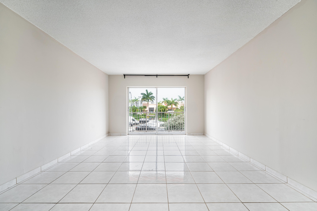 2200 E Hallandale Beach Boulevard - Photo 23